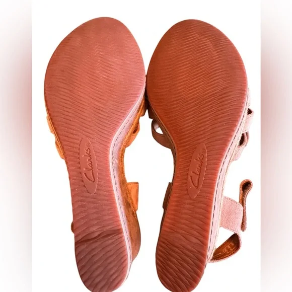 Clarks Zia Reign Wedge Sandal in Sand Suede Tan/Nude/Taupe Size 8 in EUC - Picture 8 of 9